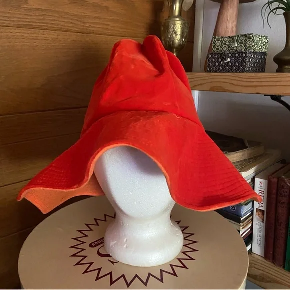 Vintage 70s mod orange flocked velvet wide brim bonnet hat - Picture 2 of 5
